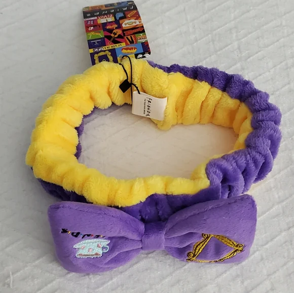 "FRIENDS" Face Wash Routine Microfibre Oversized Bow Headband - Picture 5 of 6